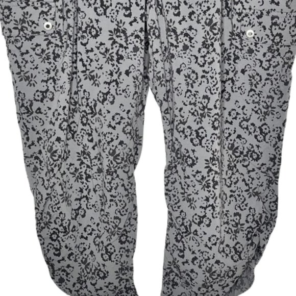 Eddie Bauer High Rise Travex Cargo Capris - Printed Gray/Black - 14 - Picture 4 of 9